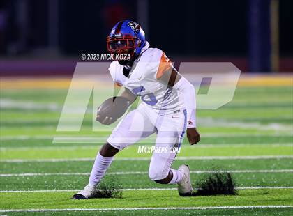 Thumbnail 3 in Serra vs. Warren photogallery.