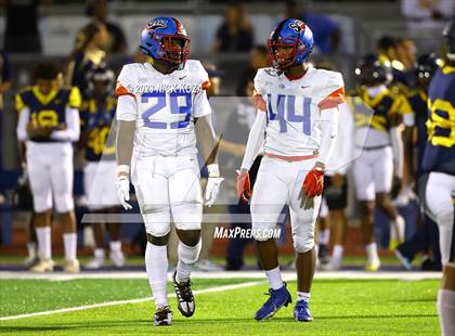 Thumbnail 2 in Serra vs. Warren photogallery.