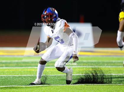 Thumbnail 1 in Serra vs. Warren photogallery.