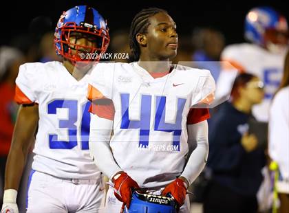 Thumbnail 3 in Serra vs. Warren photogallery.