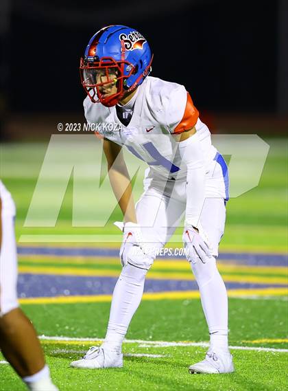 Thumbnail 3 in Serra vs. Warren photogallery.