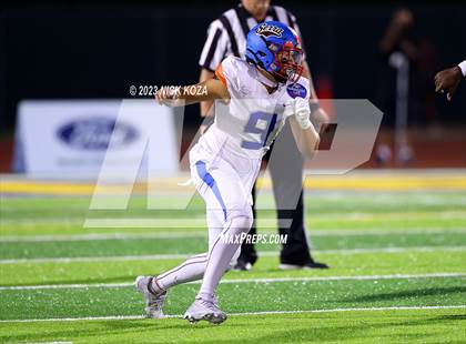 Thumbnail 1 in Serra vs. Warren photogallery.