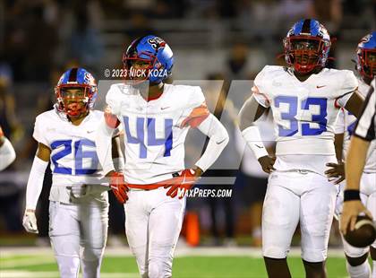 Thumbnail 1 in Serra vs. Warren photogallery.