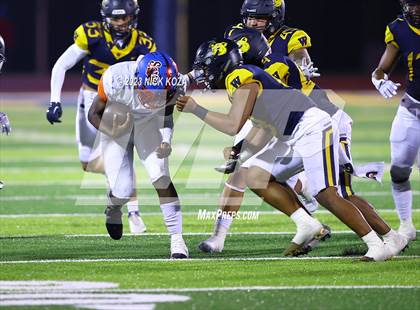 Thumbnail 2 in Serra vs. Warren photogallery.