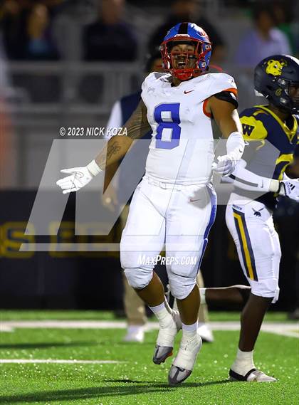 Thumbnail 2 in Serra vs. Warren photogallery.