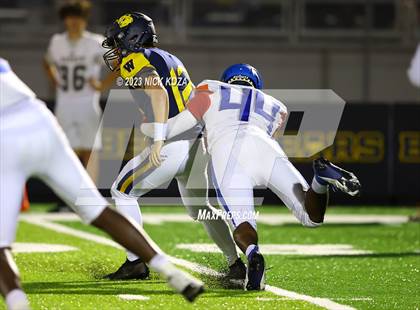 Thumbnail 2 in Serra vs. Warren photogallery.