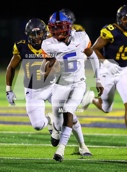 Thumbnail 3 in Serra vs. Warren photogallery.