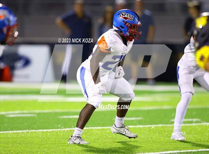 Thumbnail 3 in Serra vs. Warren photogallery.
