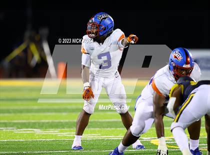 Thumbnail 1 in Serra vs. Warren photogallery.