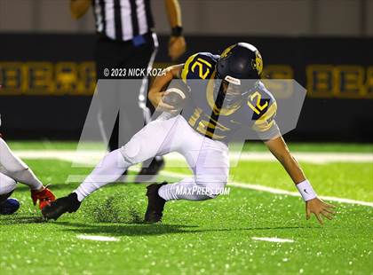 Thumbnail 2 in Serra vs. Warren photogallery.