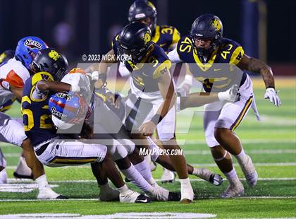 Thumbnail 1 in Serra vs. Warren photogallery.