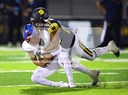 Thumbnail 3 in Serra vs. Warren photogallery.