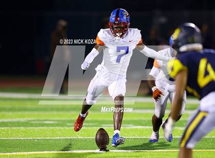 Thumbnail 3 in Serra vs. Warren photogallery.
