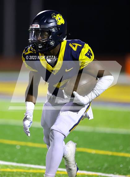 Thumbnail 2 in Serra vs. Warren photogallery.