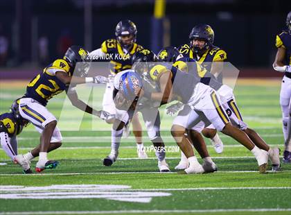 Thumbnail 3 in Serra vs. Warren photogallery.