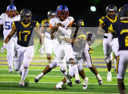 Thumbnail 1 in Serra vs. Warren photogallery.