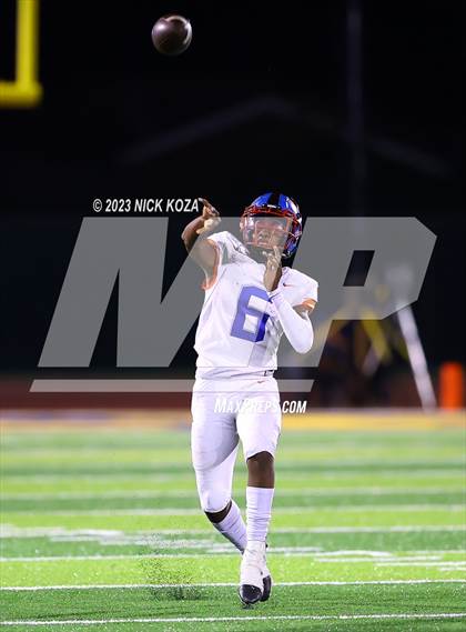 Thumbnail 1 in Serra vs. Warren photogallery.