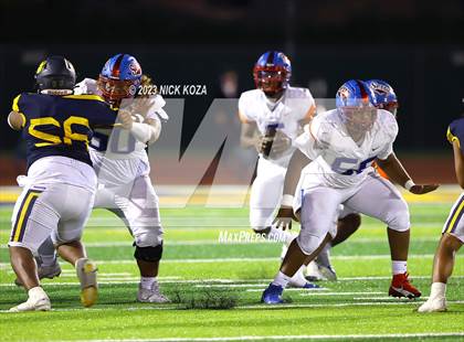Thumbnail 1 in Serra vs. Warren photogallery.