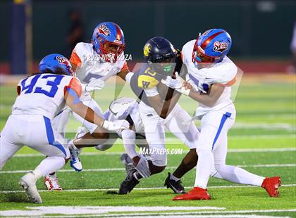 Thumbnail 1 in Serra vs. Warren photogallery.