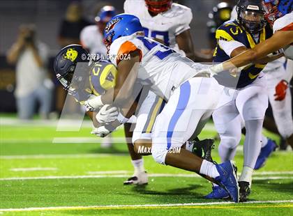 Thumbnail 3 in Serra vs. Warren photogallery.