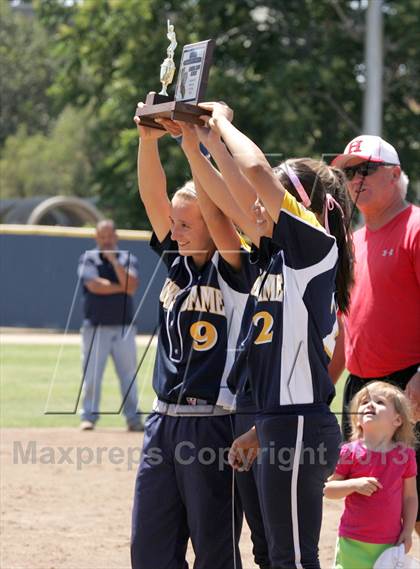 Thumbnail 3 in Half Moon Bay vs Notre Dame (CIF CCS D3 Final) photogallery.