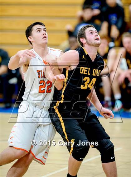 Thumbnail 3 in Roseville vs Del Oro (Rocklin Holiday Classic) photogallery.