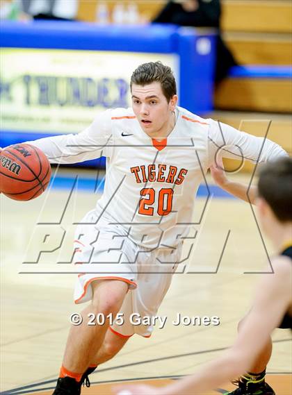 Thumbnail 3 in Roseville vs Del Oro (Rocklin Holiday Classic) photogallery.