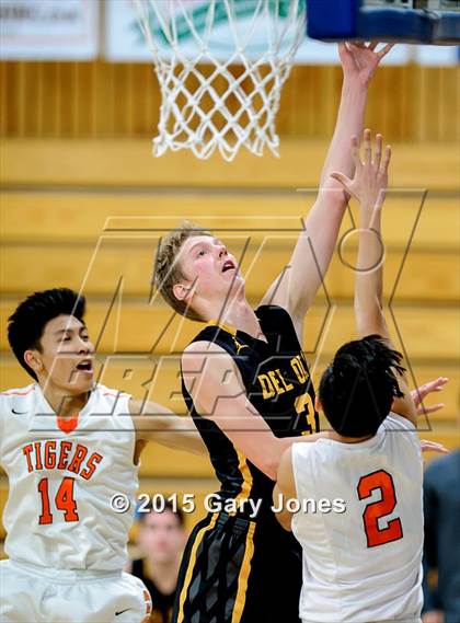 Thumbnail 3 in Roseville vs Del Oro (Rocklin Holiday Classic) photogallery.