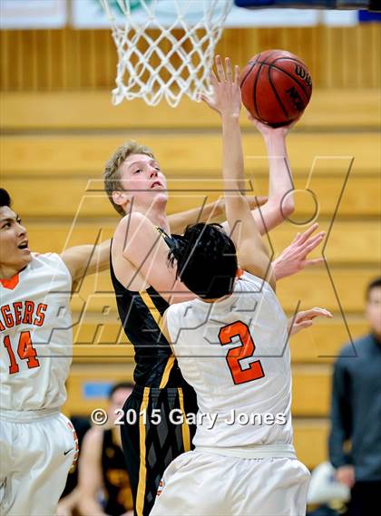Thumbnail 2 in Roseville vs Del Oro (Rocklin Holiday Classic) photogallery.