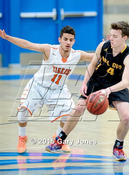 Thumbnail 2 in Roseville vs Del Oro (Rocklin Holiday Classic) photogallery.