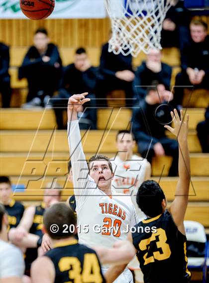 Thumbnail 1 in Roseville vs Del Oro (Rocklin Holiday Classic) photogallery.