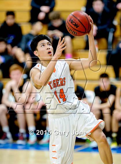 Thumbnail 3 in Roseville vs Del Oro (Rocklin Holiday Classic) photogallery.