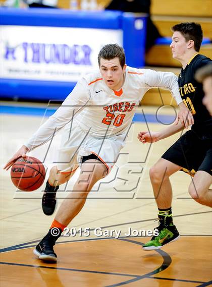 Thumbnail 2 in Roseville vs Del Oro (Rocklin Holiday Classic) photogallery.