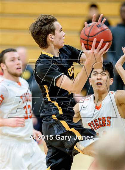 Thumbnail 2 in Roseville vs Del Oro (Rocklin Holiday Classic) photogallery.