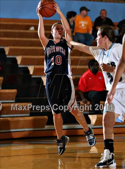 Thumbnail 2 in Gibbs vs South-Doyle (Kroger Thanksgiving Classic) photogallery.