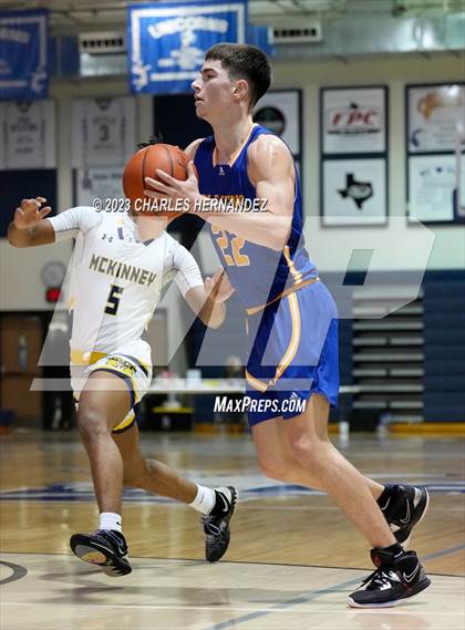 Thumbnail 2 in Clemens vs. McKinney (River City Classic) photogallery.