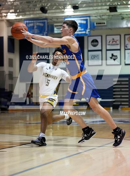Thumbnail 1 in Clemens vs. McKinney (River City Classic) photogallery.