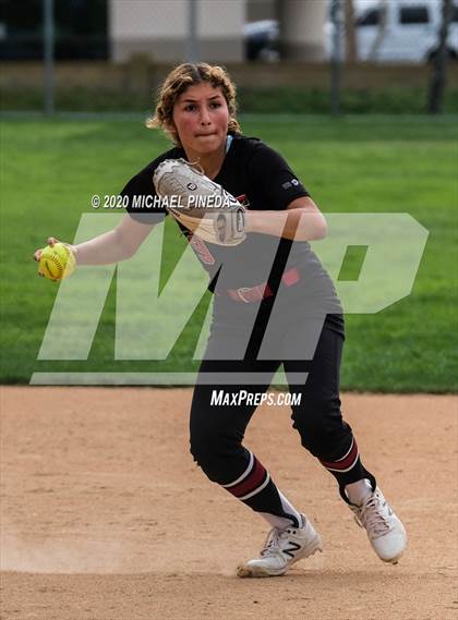 Thumbnail 2 in San Clemente vs Tustin (Laguna Hills Classic) photogallery.