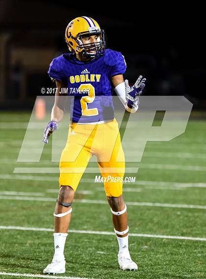 Thumbnail 3 in Bridgeport vs. Godley (UIL 4A Bi-District Playoff) photogallery.