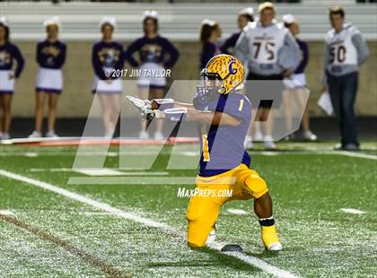 Thumbnail 1 in Bridgeport vs. Godley (UIL 4A Bi-District Playoff) photogallery.