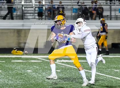 Thumbnail 2 in Bridgeport vs. Godley (UIL 4A Bi-District Playoff) photogallery.