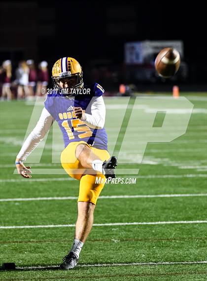 Thumbnail 3 in Bridgeport vs. Godley (UIL 4A Bi-District Playoff) photogallery.