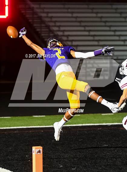 Thumbnail 1 in Bridgeport vs. Godley (UIL 4A Bi-District Playoff) photogallery.