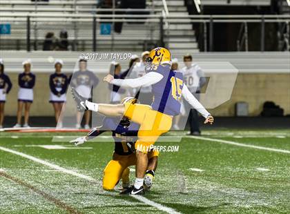 Thumbnail 2 in Bridgeport vs. Godley (UIL 4A Bi-District Playoff) photogallery.