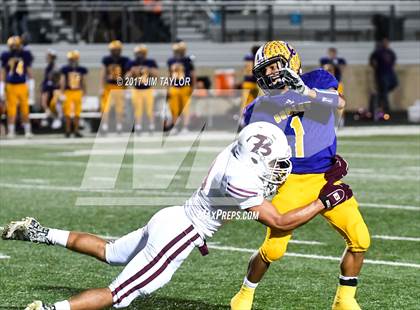 Thumbnail 1 in Bridgeport vs. Godley (UIL 4A Bi-District Playoff) photogallery.