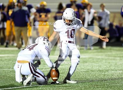 Thumbnail 2 in Bridgeport vs. Godley (UIL 4A Bi-District Playoff) photogallery.