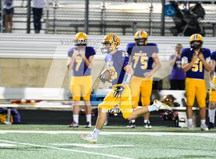 Thumbnail 3 in Bridgeport vs. Godley (UIL 4A Bi-District Playoff) photogallery.