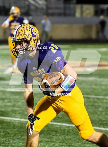 Thumbnail 1 in Bridgeport vs. Godley (UIL 4A Bi-District Playoff) photogallery.