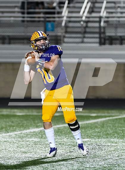 Thumbnail 2 in Bridgeport vs. Godley (UIL 4A Bi-District Playoff) photogallery.