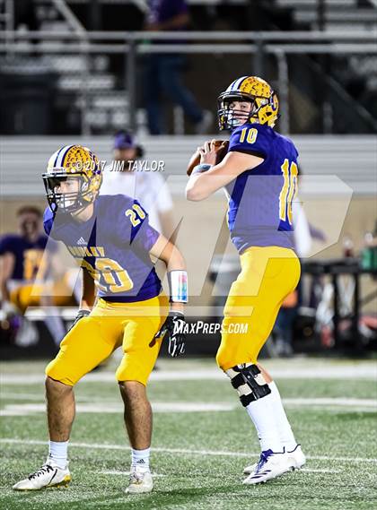 Thumbnail 2 in Bridgeport vs. Godley (UIL 4A Bi-District Playoff) photogallery.